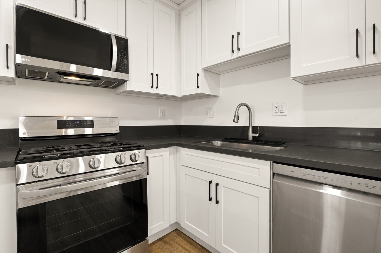 Building Photo - 715 Sunset Ave