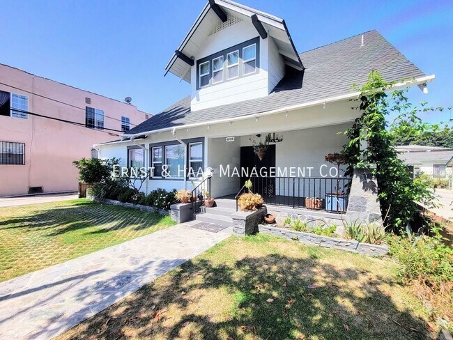 Building Photo - Historic 5-Bedroom, 4-Bath Home with Moder...