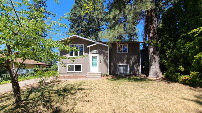 Building Photo - 4107 E Pratt Ave