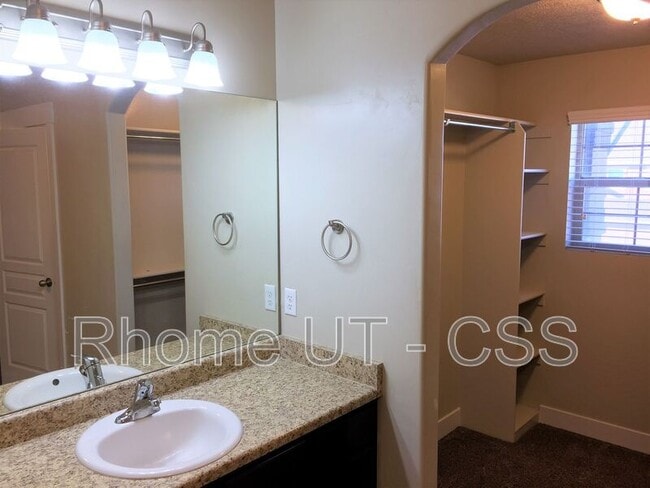 Building Photo - 1616 N Catagena Pky