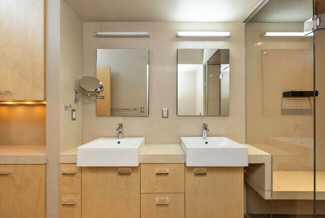 Building Photo - 309 E 5th St