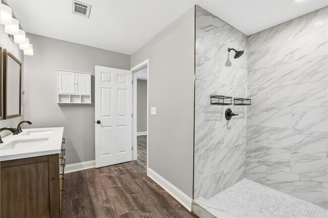 Building Photo - 2866 Belvedere Ln