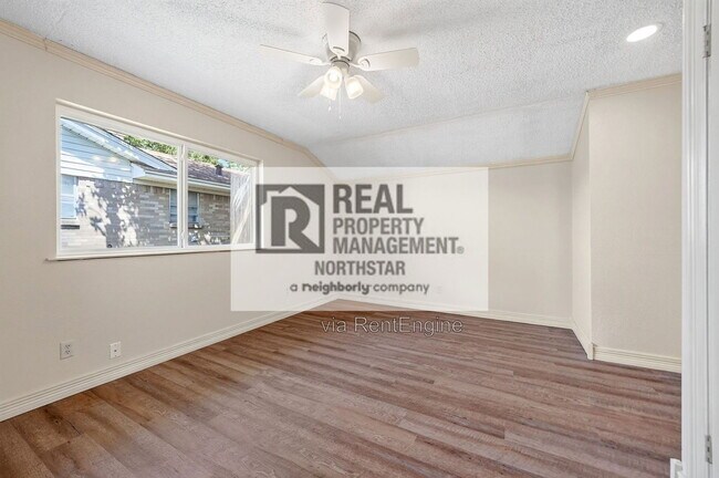Building Photo - 902 Arrowhead Dr
