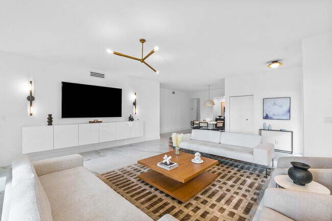 Building Photo - 5136 Lake Catalina Dr