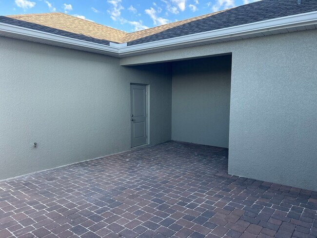 Building Photo - Spacious Corner Unit 3BR/2.5BA Townhome in Kissimmee!