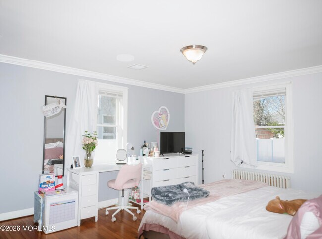 Building Photo - 295 Roosevelt Ave