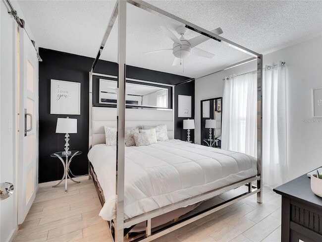 Building Photo - 4754 Lake Shore Dr