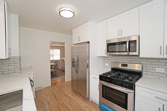 Building Photo - 580 Ivy Ct