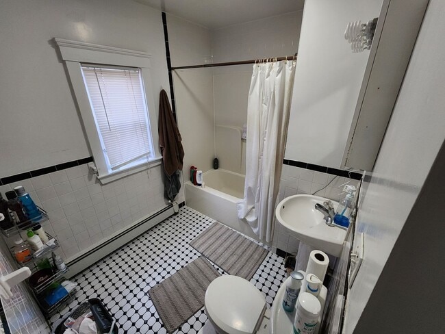 Building Photo - Best Deal Around! Don't Hesitate To Reach Out To Set Up A Showing