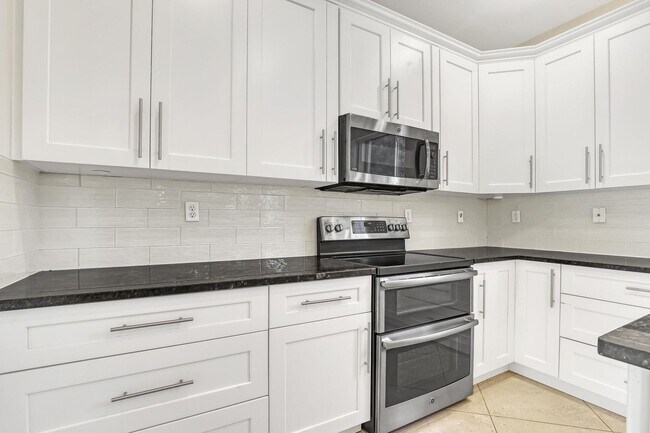 Building Photo - 8982 Indian River Run S