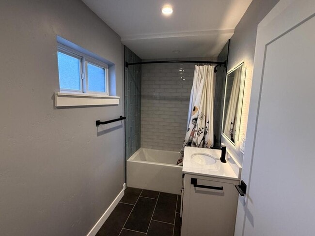 Building Photo - 6175 N Lamar St