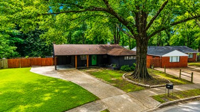 Building Photo - 449 Green Acres Rd