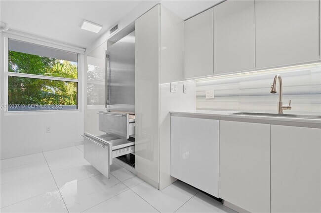 Building Photo - 301 Jefferson Ave