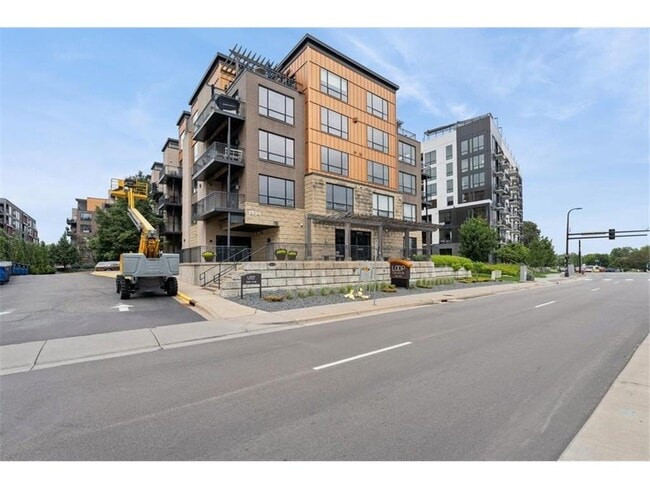 Building Photo - 3104 W Lake St