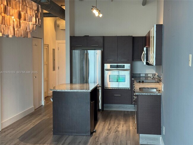 Building Photo - 3029 NE 188th St