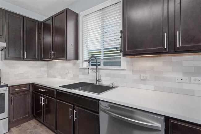 Building Photo - 5508 Nelson Oaks Dr