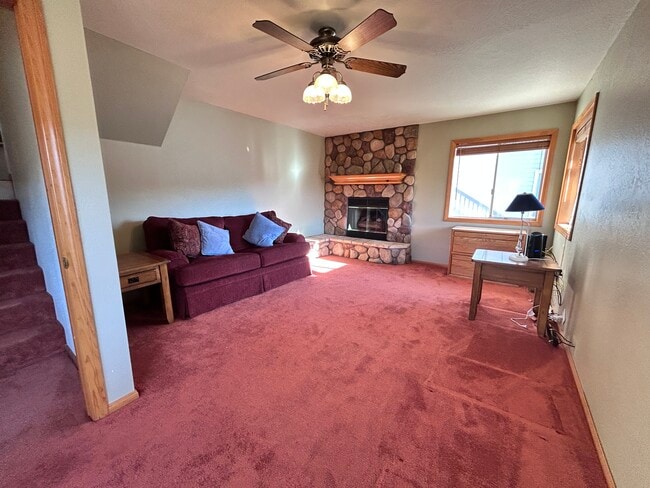 Building Photo - 262 Delle Dr