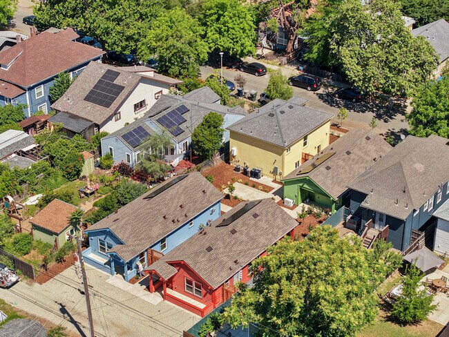 Building Photo - Beautifully Built 2/1 in North Oak Park Close to UC Davis + McGeorge Law School!