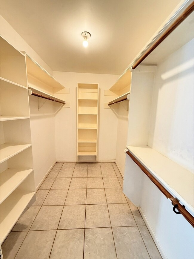 Building Photo - 2906 Deer Creek Dr