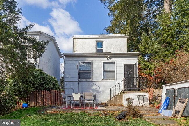 Building Photo - 40 W Southampton Ave
