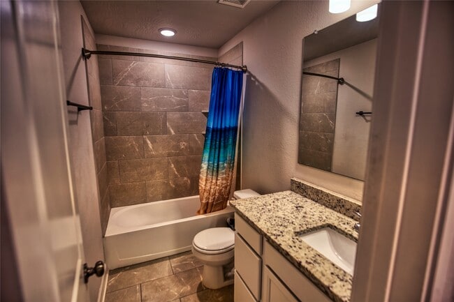 Building Photo - 912 Farm Path