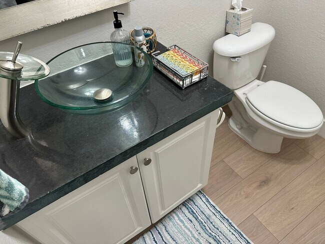 Building Photo - 2 Bedroom 2.5 Bath Condo (Central Park II Condominiums)