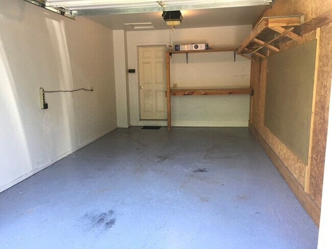 Building Photo - 9019 Saddle Horn Dr
