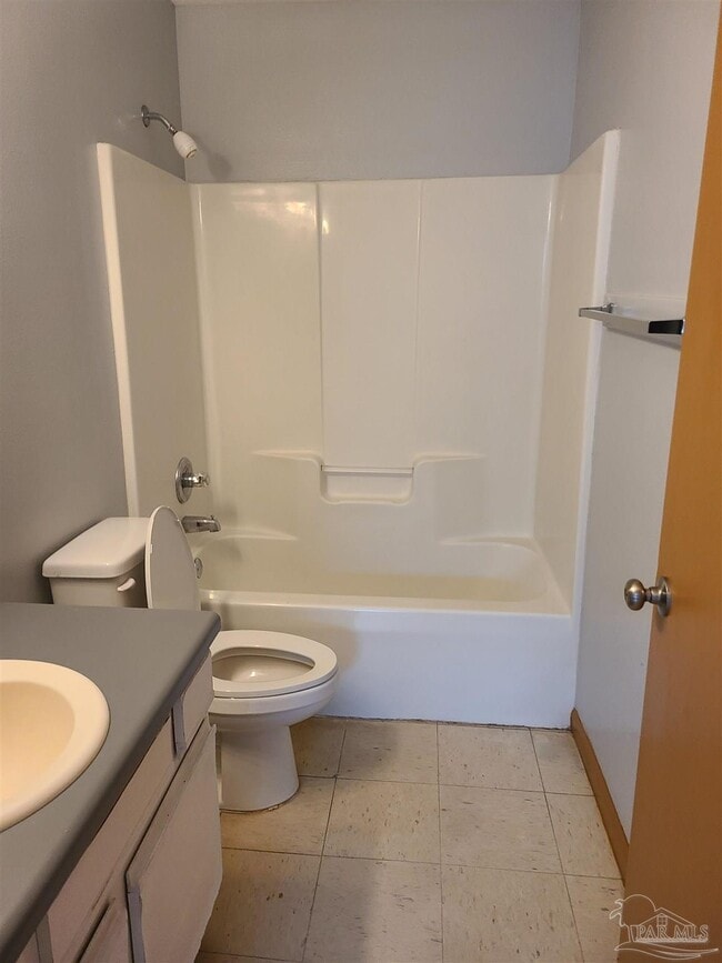 Building Photo - 457 S L St