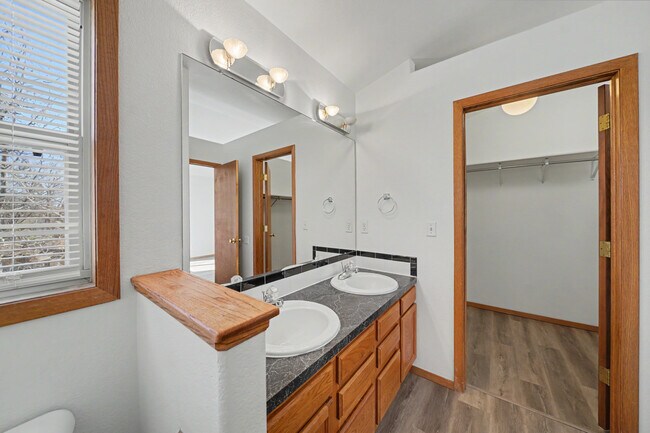 Building Photo - 2348 Forsythia Ct