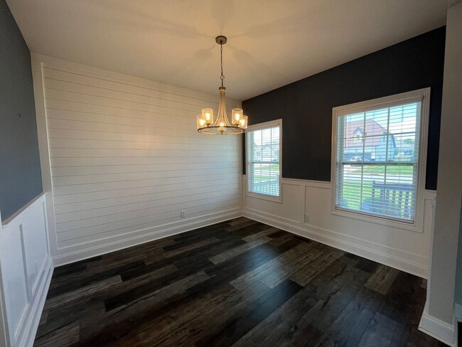 Building Photo - 557 Dexter Dr