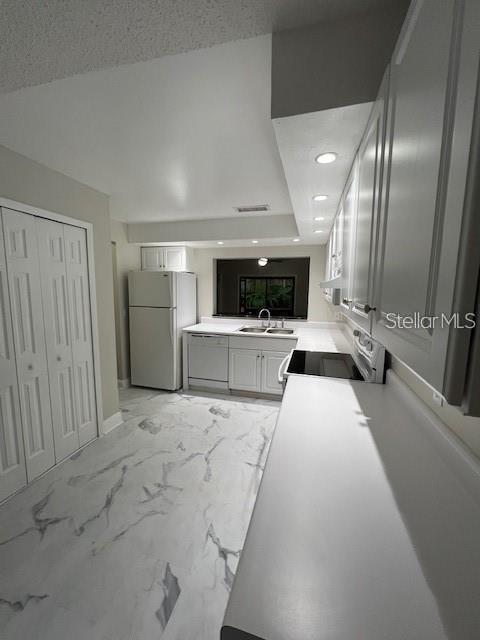 Building Photo - 411 Poplar Ct