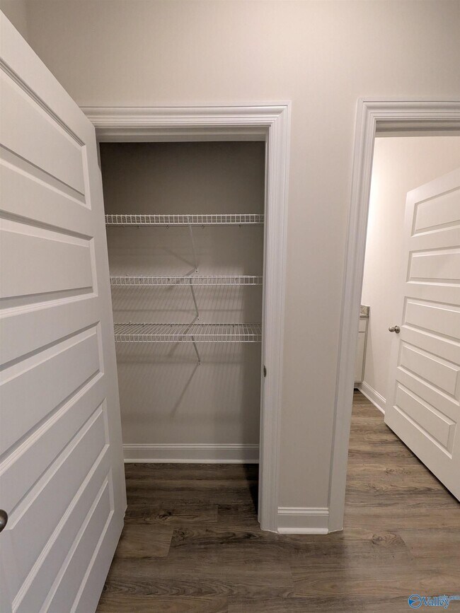 Building Photo - 336 Jackson Pt Cir