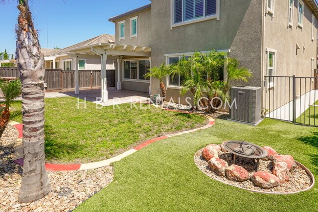 Building Photo - 906 River Bend Dr