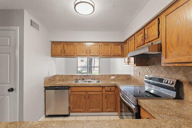 Building Photo - 12322 Wild Pine Dr