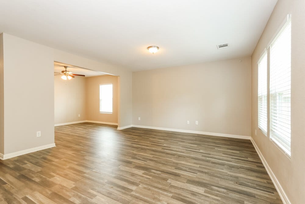 Building Photo - 15653 Del Norte Dr