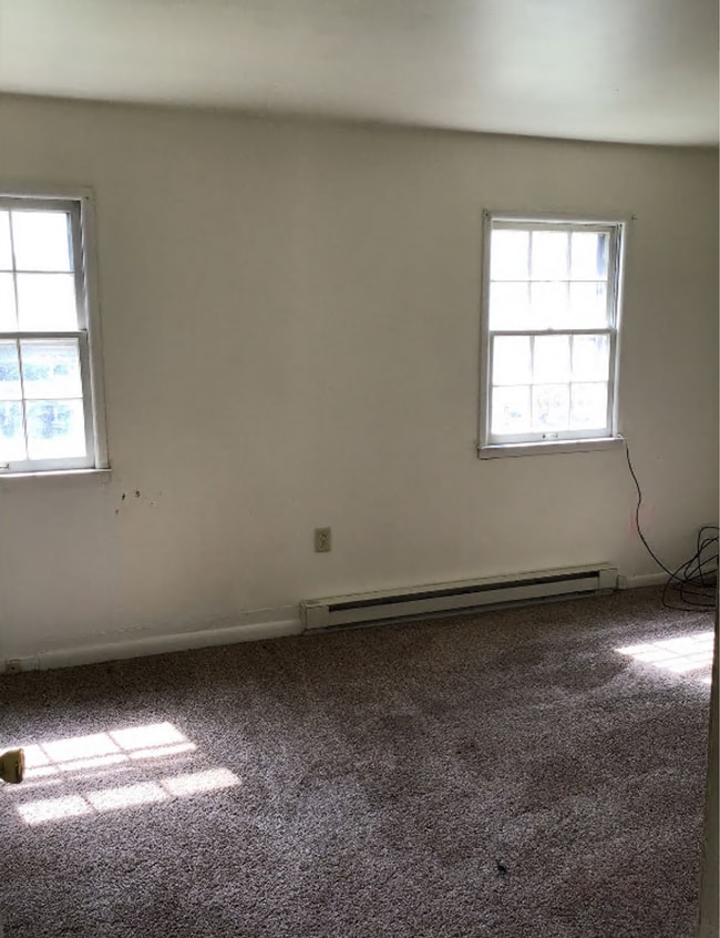 Building Photo - 3-Bedroom, 1-Bath Duplex on Mountain View Drive