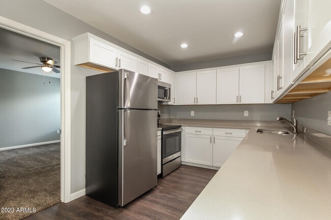 Building Photo - 3236 W Desert Cove Ave