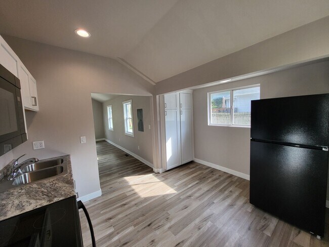 Building Photo - MOVE IN SPECIAL! Beautifully renovated East side home with 2+ car detached garage!