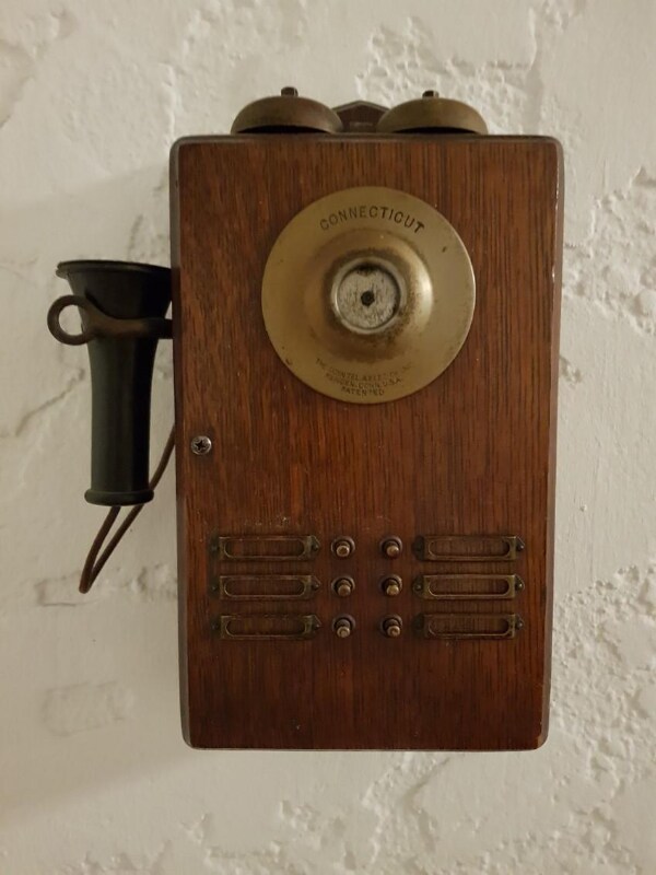 Building Photo - 333 N Sycamore Ave