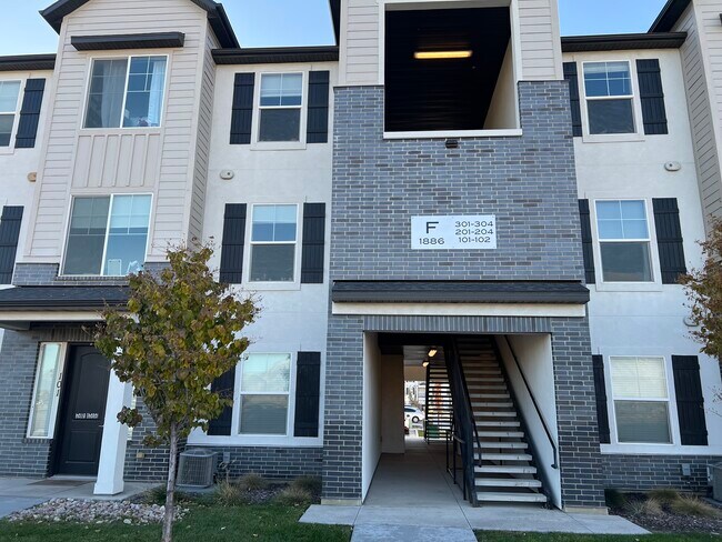 Building Photo - 1886 3330 W