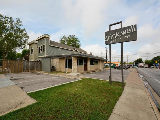 Building Photo - 4906 Duval St