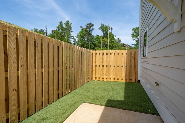 Building Photo - Private Backyard in Beautiful Community