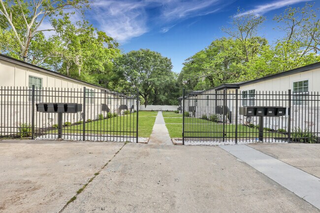 Building Photo - 210 W 57th St
