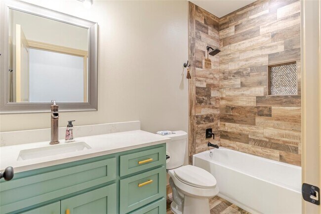 Building Photo - 303 Bob's Trail