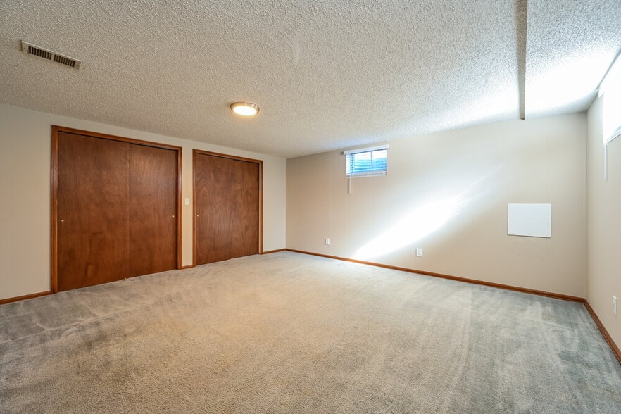 Building Photo - 65 S Eagle Cir