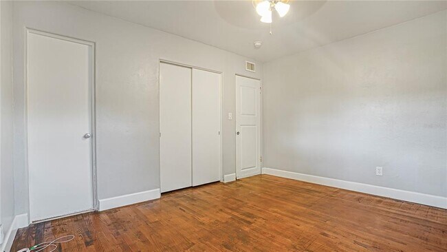 Building Photo - 5518 Riviera Dr