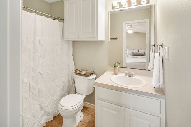 Building Photo - 9803 Risky's Ranch Dr