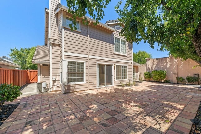 Building Photo - 3916 Promenade Way