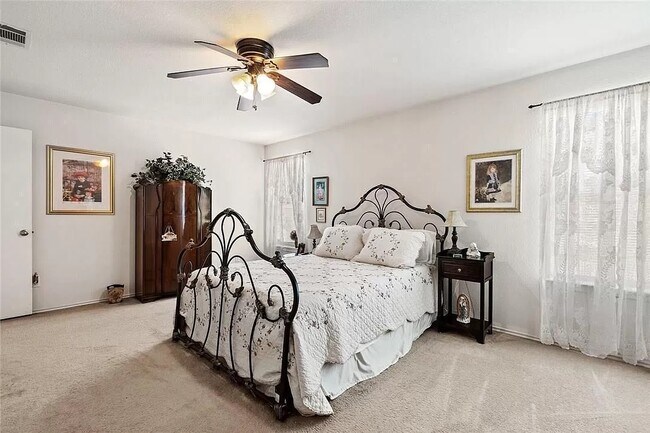 Building Photo - 206 Black