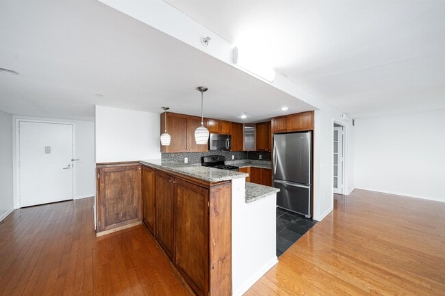 Building Photo - 700 Grove St